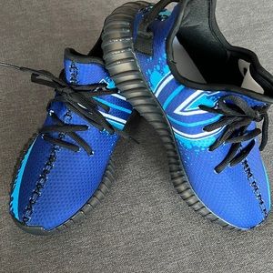 Villanova Sneakers -BRAND NEW